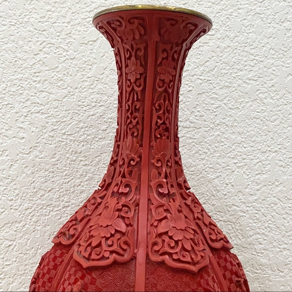 Vintage Cinnabar Red Carved Vase Floral Flower Ornate Brass Inlay 12.5-Inch Vase - Picture 6 of 15